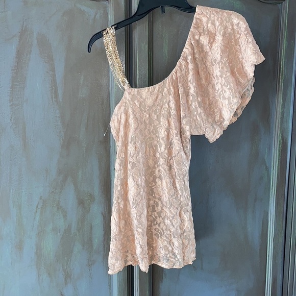 SKY 💕 NWOT Sky Gold lace one shoulder tunic with gold chains - Picture 4 of 12